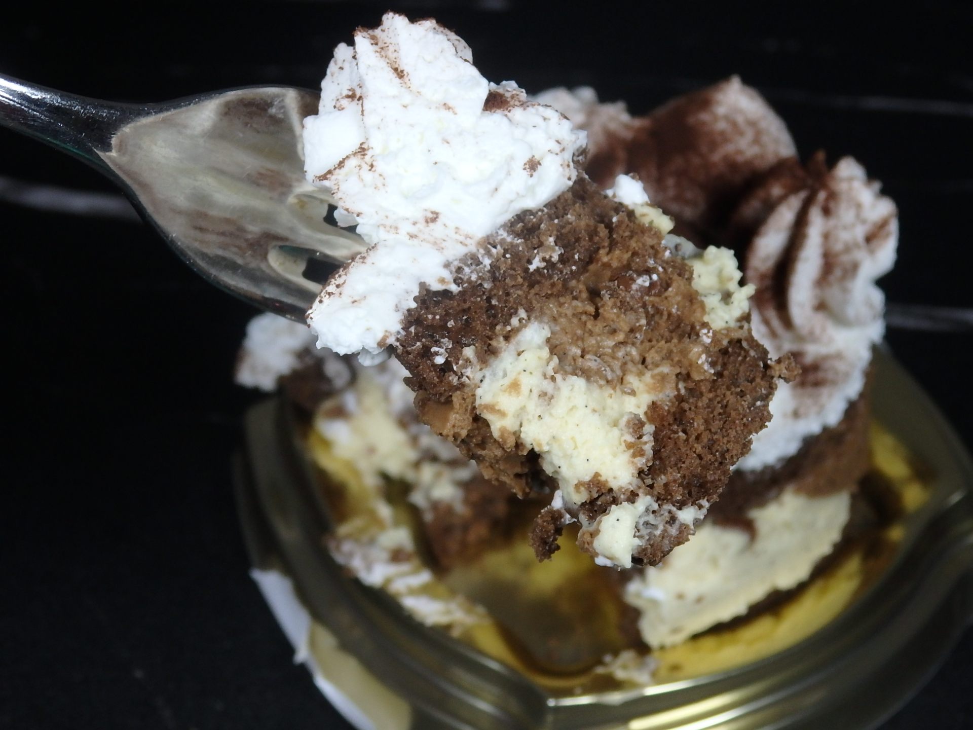 2025 ファミリーマート　ピエール・エルメ　アンソロジー監修　チョコレートバニラケーキ　実食レビュー