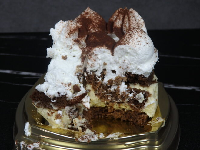 2025 ファミリーマート　ピエール・エルメ　アンソロジー監修　チョコレートバニラケーキ　実食レビュー