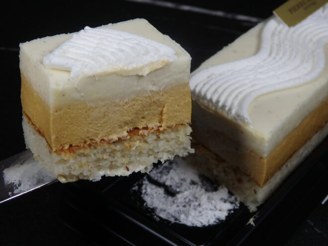 2025 ファミリマート クリスマスケーキ ピエール・エルメ アンソロジー監修 ガトー・ド・ノエル バニラ&キャラメル 実食レビュー