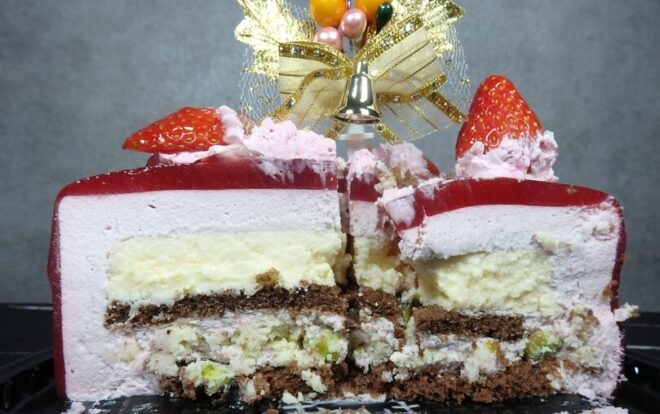 シャトレーゼ　2025 クリスマスケーキ　Xmasプレミアム・ルージュ14cmの実食レビュー