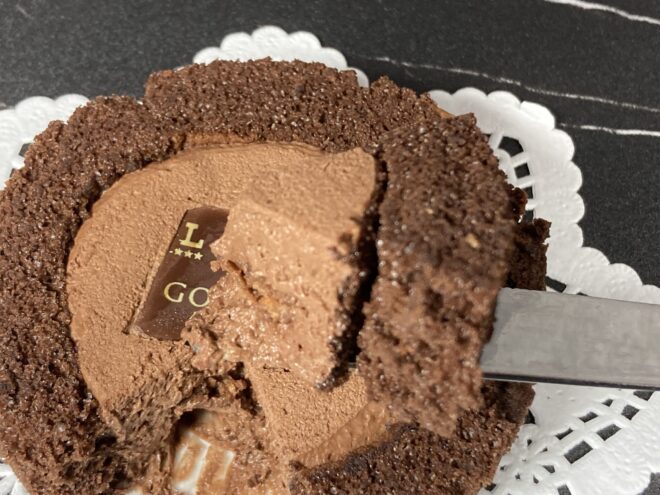 ローソン　Uchi Café×GODIVA　ショコラロールケーキ　美味しい♪