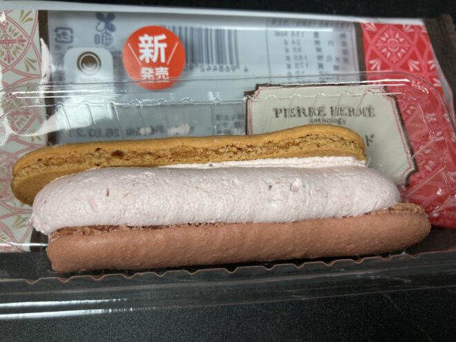 ファミリーマート　ピエール・エルメ　アンソロジー監修　マカロンサンド イチゴ＆バニラ　